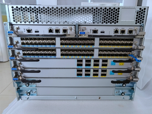 Huit permis vertical de COSSE de brocard de directeur Gen6 Fibre Channel 16U du brocard X6-8 de fentes de lame