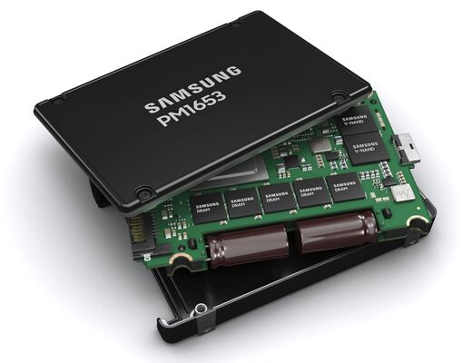Samsung PM9A3 7.68TB PCIe 4.0 NVMe Enterprise SSD avec un facteur de forme U.2 de 6900 Mo/s