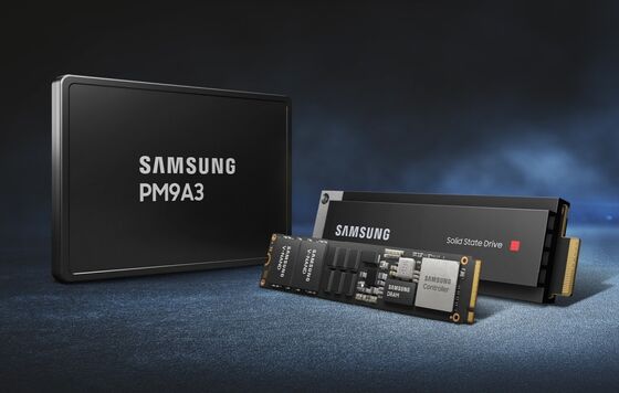Samsung MZQL27T6HBLA-00A07 PM9A3 7.68TB U.2 NVMe SSD PCIe4.0 x4 2.5" Enterprise Data Center Solid State Drive