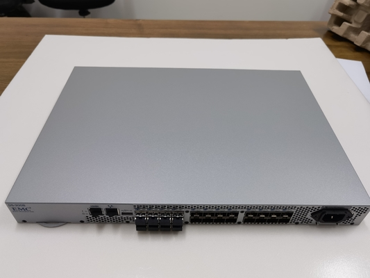 24 commutateurs gauches DS-300B du brocard San de 8G DELL EMC pour Connectrix B